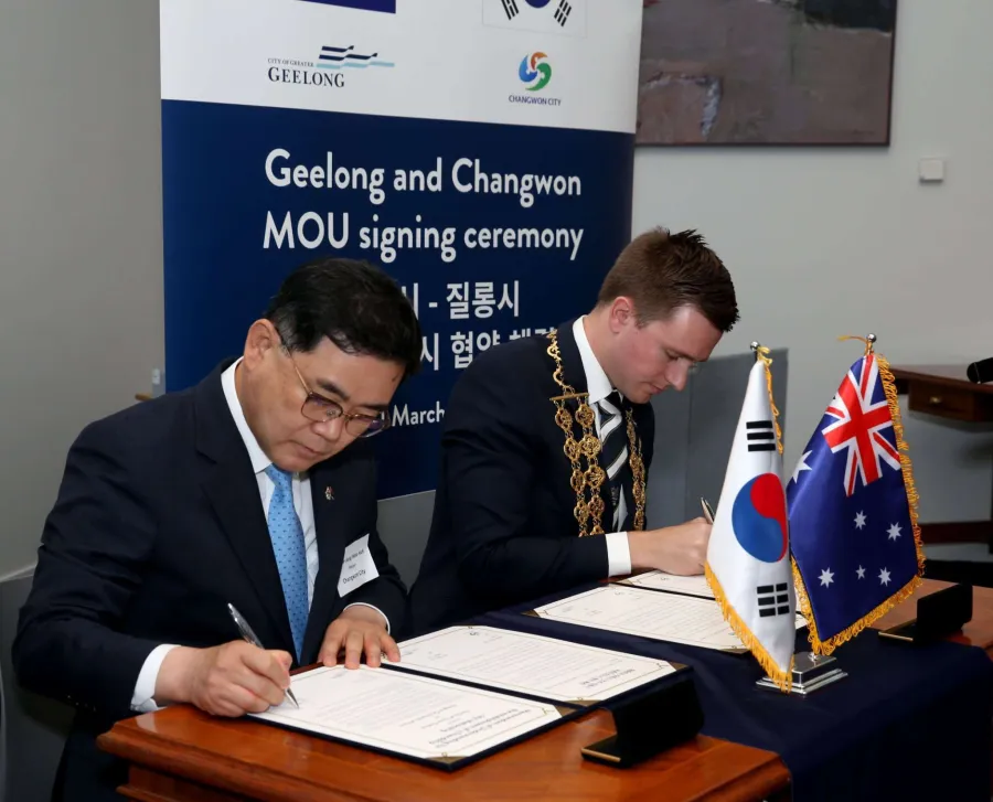 Changwon City Mayor, Mr Huh Sungmoo and Greater Geelong Mayor Trent Sullivan signing an MOU between the cities in 2022. Changwon City Mayor, Mr Huh Sungmoo and Greater Geelong Mayor Trent Sullivan signing an MOU between the cities in 2022.