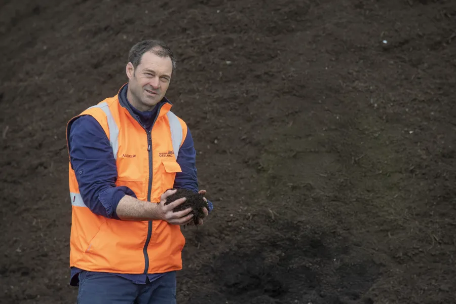 Composting expert Andrew with finished compost from our Anakie Garden Organics Facility Composting expert Andrew holds up a handful of compost from our Anakie processing facility