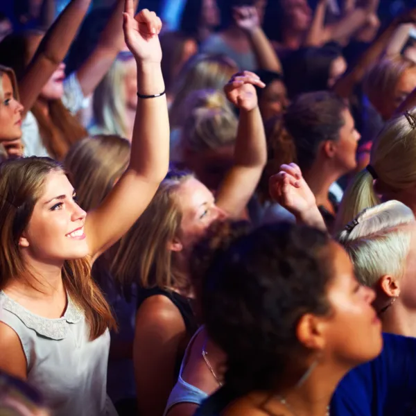 Live Music Locator Photo of people at a live music event