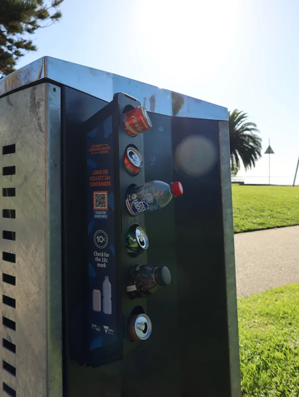 CDS bin rail on a public bin at the Geelong waterfront CDS bin rail